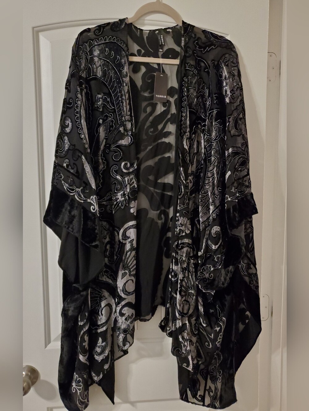 Torrid Embellished Burnout Ruana - Picture 5 of 12